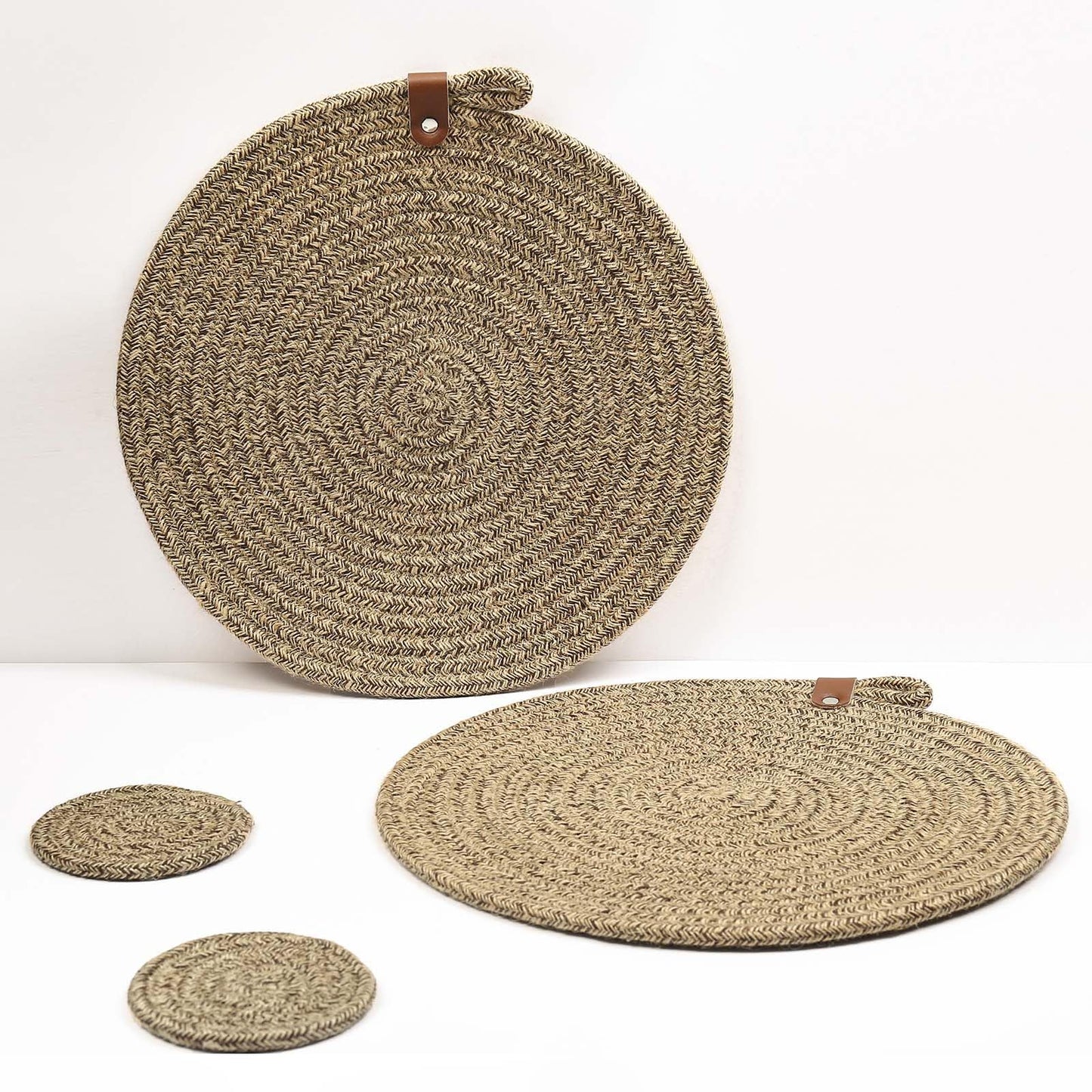 AHHFSMEI Round Woven Placemats Set of 6,13 inches Natural Cotton Jute Blend Farmhouse Hand-Woven Place Mats Braided Rattan Table Mats for Dining Table (Brown)