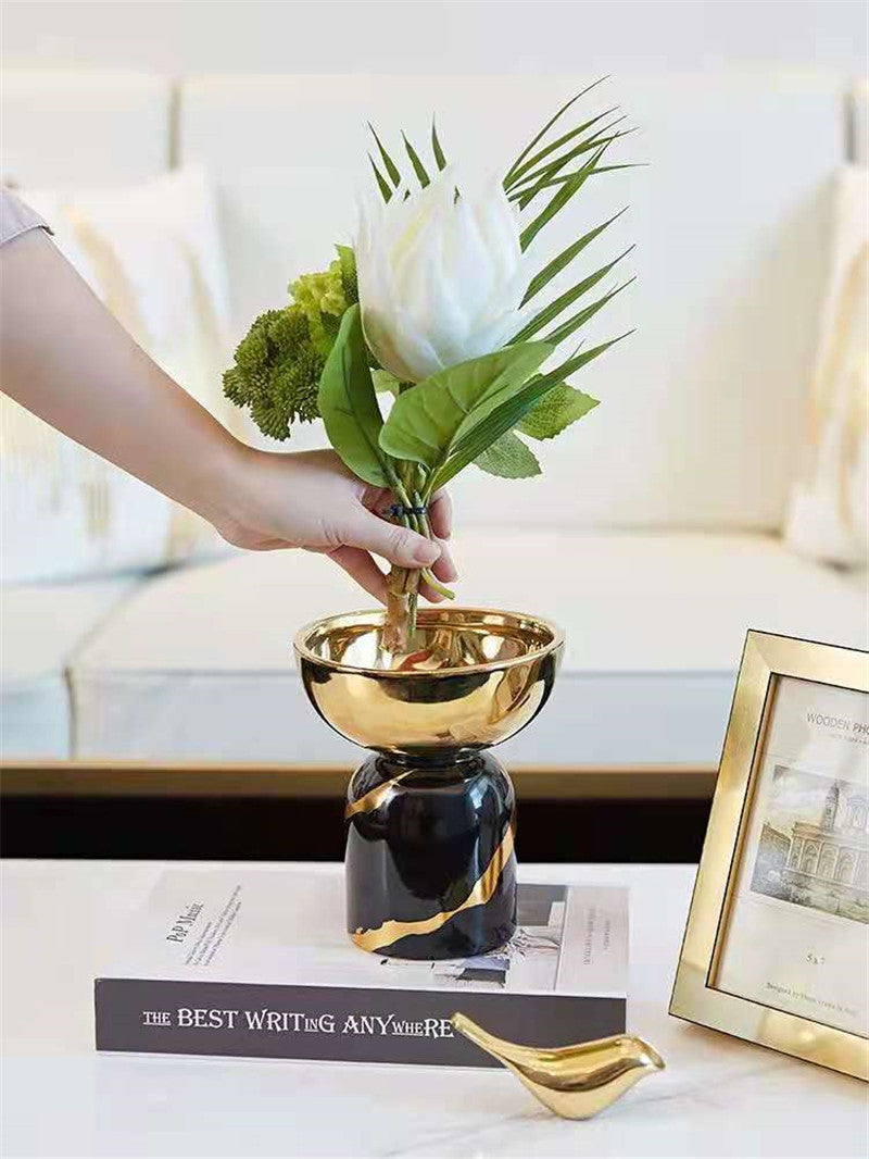 Black Gold Ceramic Plating Vase – Elegant Decoration Ornaments